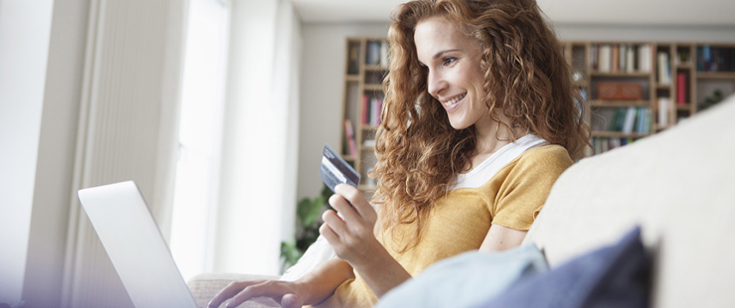 590775955-smiling-woman-shopping-online Female shopping online