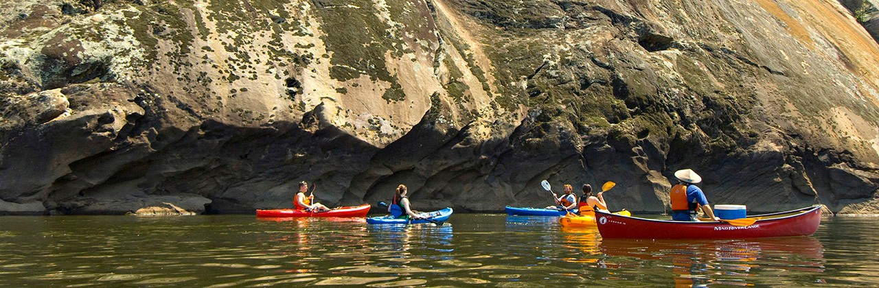 Boaters on the Coosa River downstream from the Jordan Dam at large boulder.