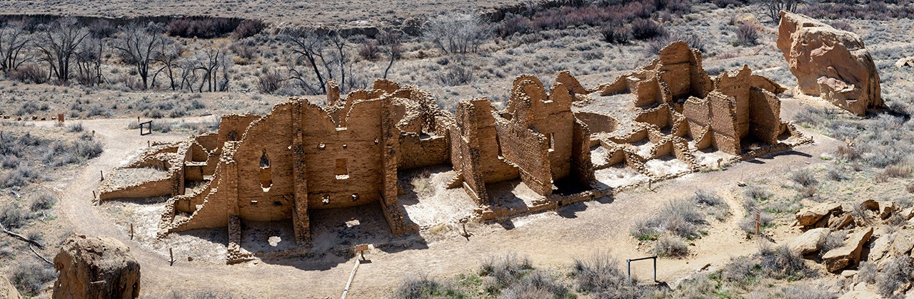 2BY9WCP NM00592-00...NEW MEXICO - Kin Kletso viewed from the Pueblo Alto Trail.  Chaco Culture National Historic Park.