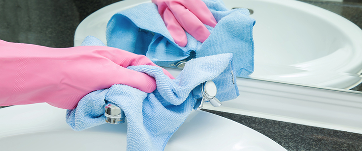 Cleaning hotel sink Cleaning hotel sink
