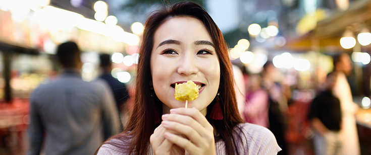 966875682-woman-holding-food Woman holding food