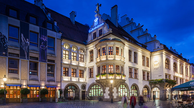 The exterior of the Hofbrauhaus am Platzl in Munich at night