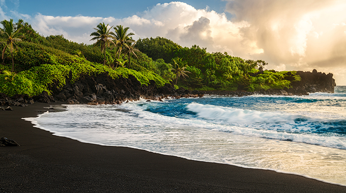 The black sand beach at Waianapanapa State Park