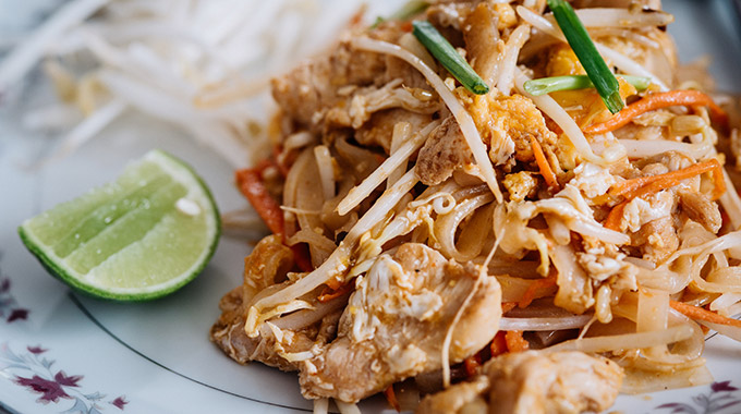 A dish of pad thai noodles