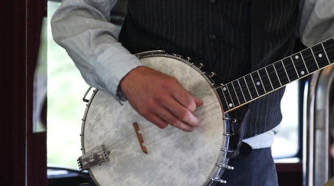 Banjo player Grand Canyon Railway