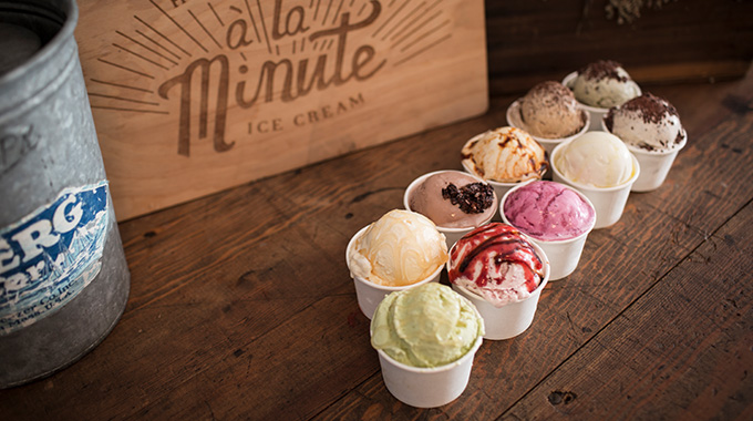 10 cups with different ice cream flavors from A La Minute 