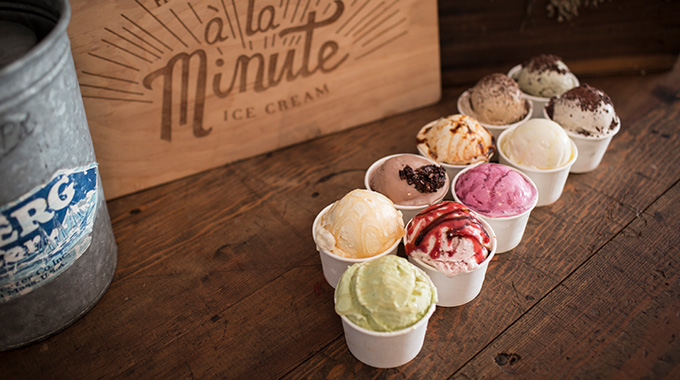 10 cups with different ice cream flavors from A La Minute