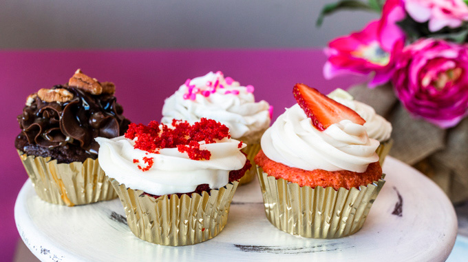 Cupcakes displayed on a cake stand 