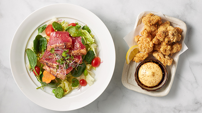 A plate of 'ahi salad and a tray with chicken karaage