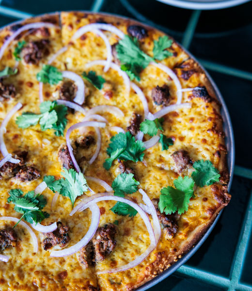 Green tikka pizza