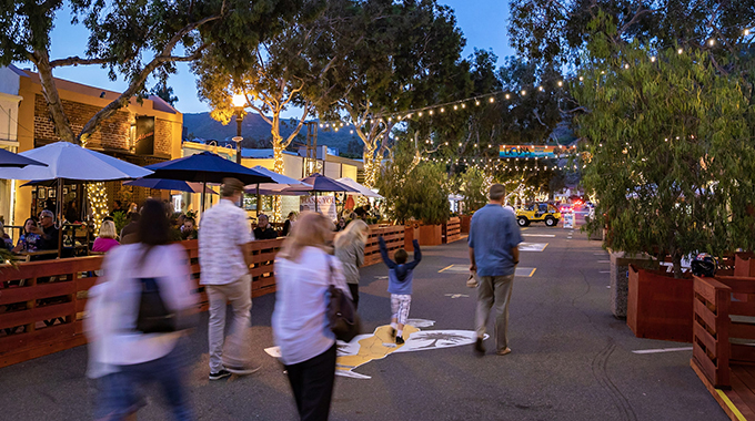 String lights add to the ambience at Promenade on Forest in Laguna Beach. | Photo by SWA Group