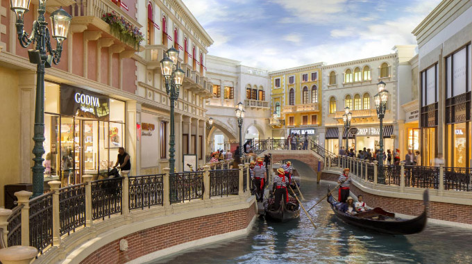 Grand Canal Shoppes indoor gondolas