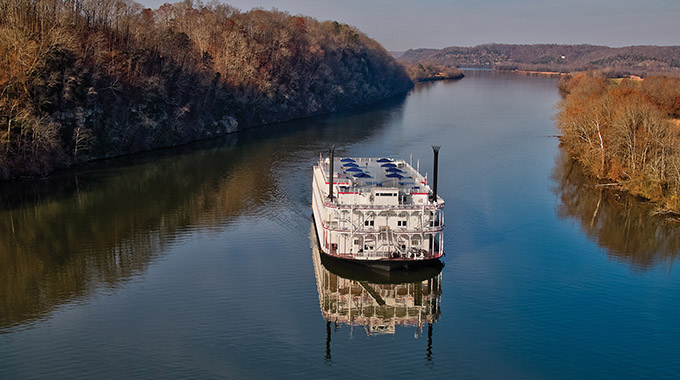 The American Duchess paddles along the Ohio River. | Photo courtesy American Queen Steamboat Company