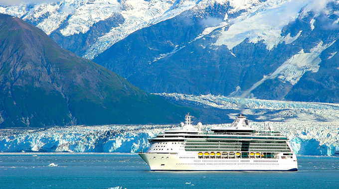 A ship in front of the Hubbard Glacier