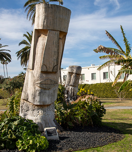 Swami's Beach wooden Easter Island head sculptures