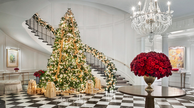 Rosewood Miramar Beach lobby bedecked with a Christmas tree, garland, and presents.