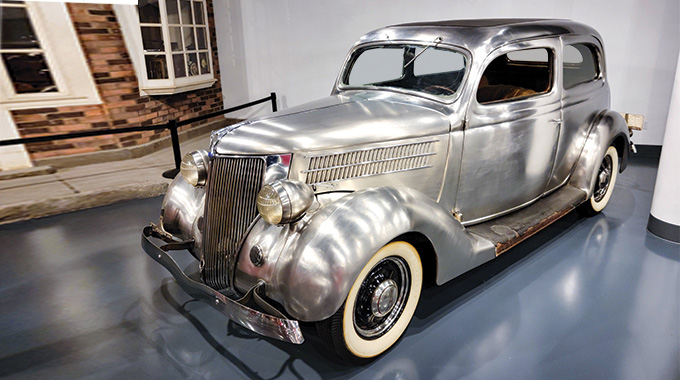 1936 Ford Tudor Deluxe Sedan