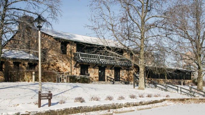 A layer of snow covering the roof and balcony of Giant City State Park Lodge