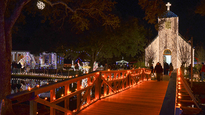 The Acadian Village’s 19th century Cajun homes and buildings glow during the Noel Acadian au Village celebration. | Photo courtesy LafayetteTravel.com/Acadian Village