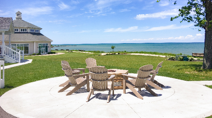 Gorgeous Lake Erie views and a terrific wine list make The Lodge at Geneva-on-the-Lake an excellent home base. | Photo courtesy The Lodge at Geneva-on-the-Lake 