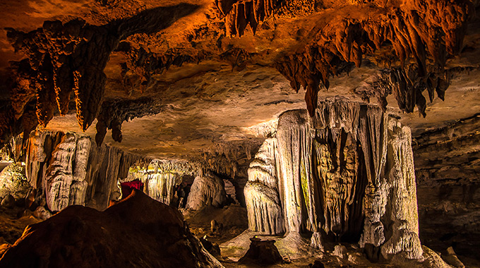 Stalactites and stalagmites inside Fantastic Caverns