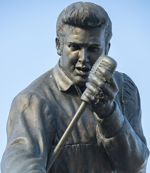 Elvis Homecoming Statue, showing the singer crooning into a microphone