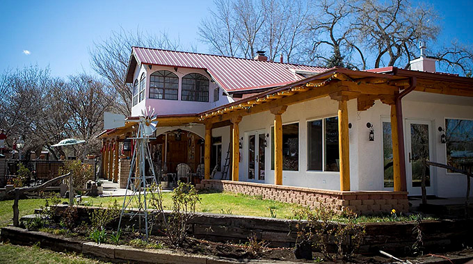 The outside of Red Horse Bed & Breakfast