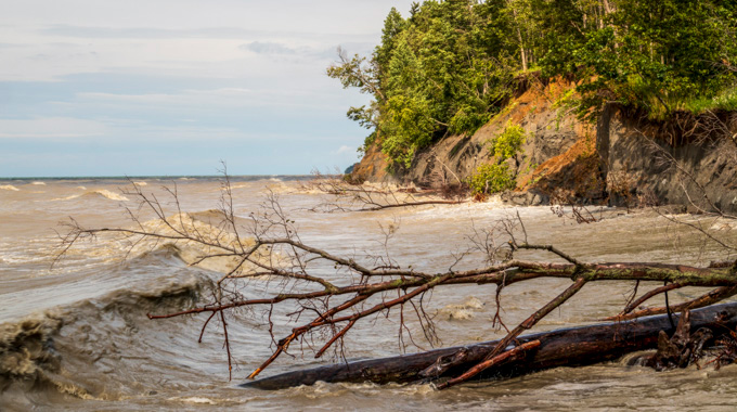 Lake Erie coast beside the Great Lakes Seaway Trail