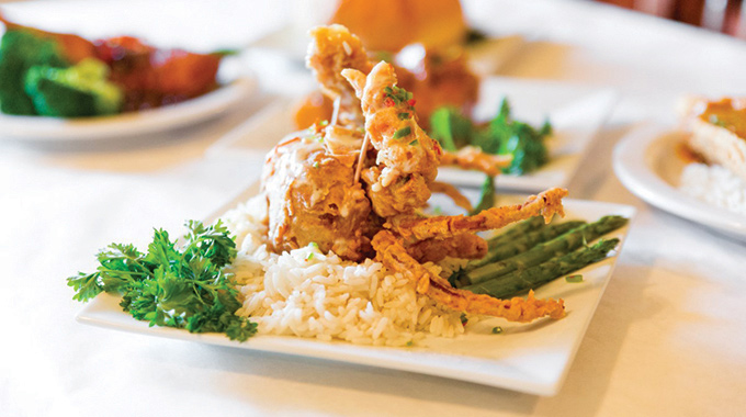 Roberto’s River Road Restaurant serves up Cajun and Creole dishes that celebrate seafood. | Photo courtesy Roberto’s River Road Restaurant.