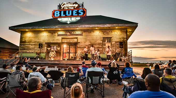 Crowd watching musicians performing at the Gateway to the Blues Museum.