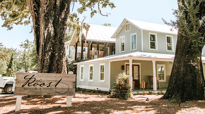 Accented by salvaged wood and comfortable furnishings, The Roost has been called one of Mississippi’s most beautiful hotels. | Photo courtesy Eisley and Oak