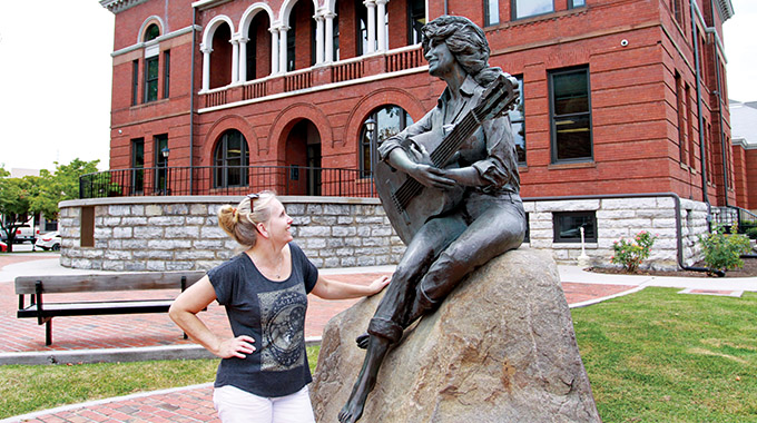 The life-size statue of Dolly Parton in Sevierville, Tennessee