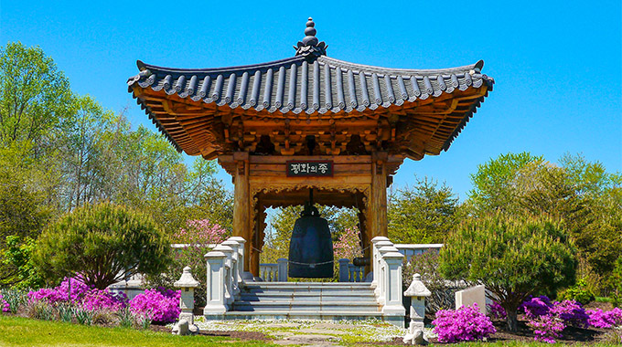 The majestic Korean Bell Garden is a must-see at the Meadowlark Botanical Gardens in Vienna. | Photo by refrina/stock.adobe.com