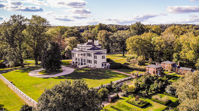 The grounds at Oatlands Historic House & Gardens