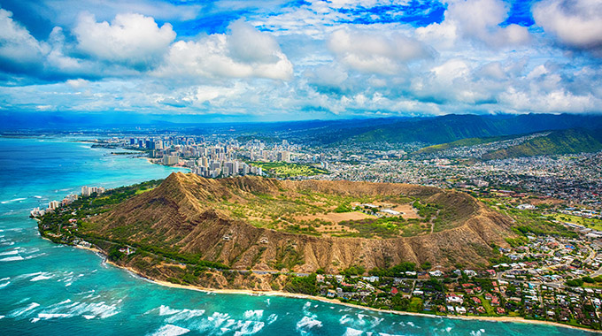 A skyline view of Diamond Head and the city of Honolulu, Hawai‘i