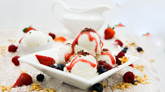 Fior di latte and yogurt gelato with fresh berries
