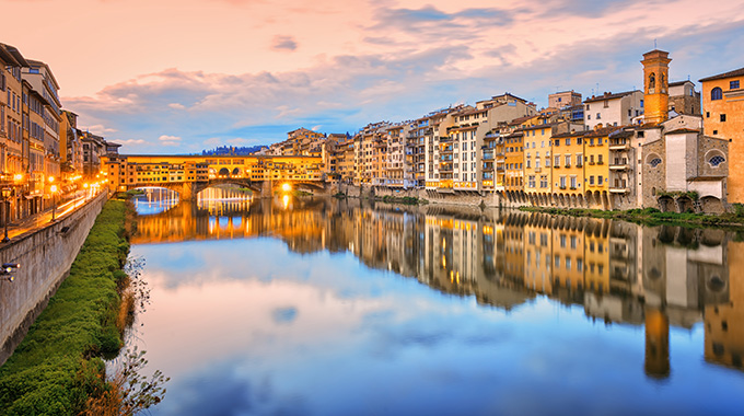 The River Arno divides Florence into two sections. | Photo by Edush Vitaly/stock.adobe.com]