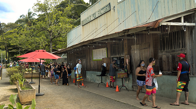 Diners in line to order takeout at Waiahole Poi Factory.
